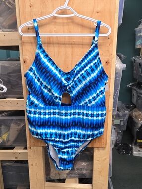 CleanWater Size 16 Blue and White Tie Dye One Piece Bathing Suit